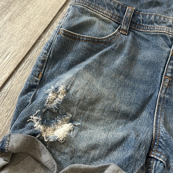 Cat & Jack Girl’s Distressed Overall Shorts 10/12 - Picture 2 of 4